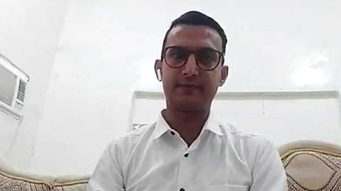 عريس يمني يجبر على مغادرة تعز