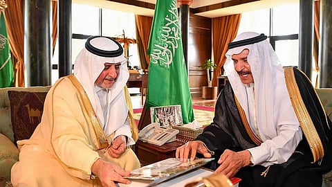 أمير تبوك يستقبل رئيس مجلس إدارة هيئة الصحفيين السعوديين
