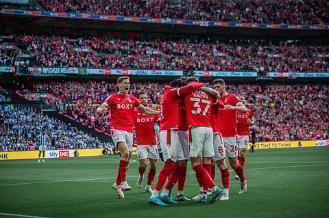 نوتنجهام فورست يعبر هدرسفيلد ويعود للدوري الإنجليزي الممتاز بعد غياب 23 عامًا