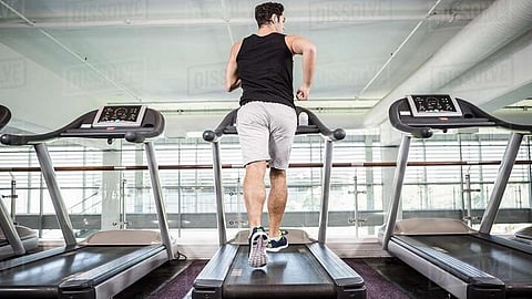 ممارسة الرياضة بأجهزة رياضية في المنزل