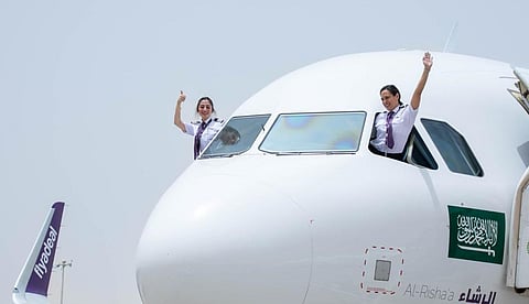 أول رحلة بطاقم نسائي كامل من طيران أديل