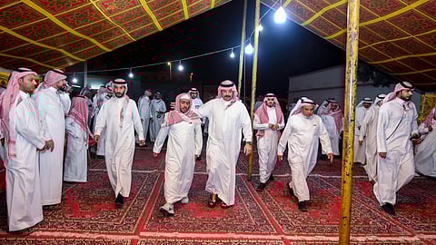 امير عسير يعزي اسرة آل غيدان