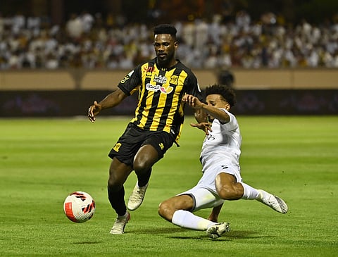 الاتحاد يسقط أمام الطائي ويهدي الهلال «هدية ثمينة»