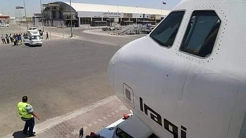 طفل يتجاوز 7 نقاط تفتيش ويصل إلى الطائرة