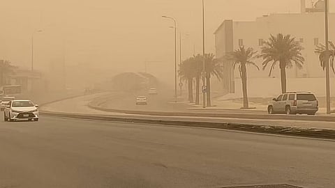 أتربة مثارة وعوالق ترابية بعدة مناطق بالمملكة