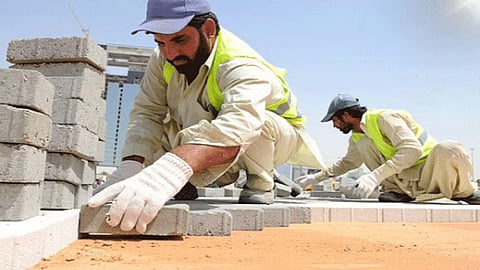 منع العمل تحت أشعة الشمس