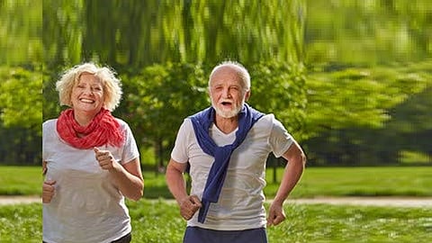 أخصائي يحذر من أخطاء شائعة لكبار السن أثناء ممارسة الرياضة