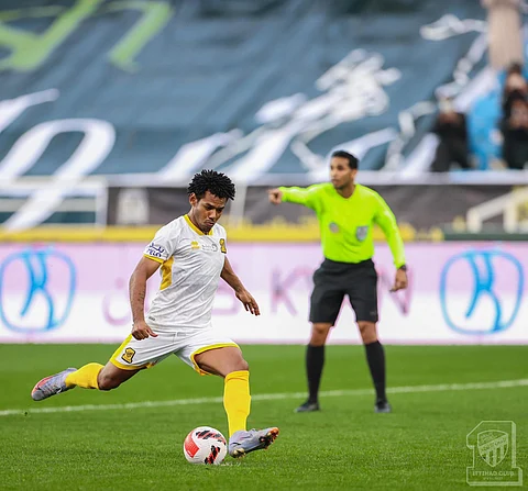 رومارينهو يتفوق على لاعبي الاتحاد بدوري المحترفين السعودي