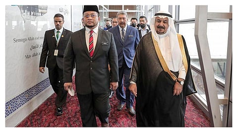 سفير المملكة يتفقد الصالة المخصصة لمبادرة «طريق مكة»