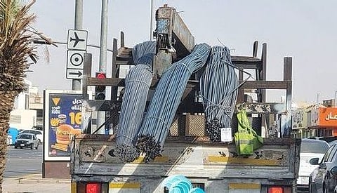 الشاحنة دون وسائل حماية