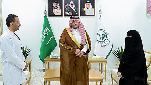 الخدود الشمالية يكرم طبيبا وممرضة