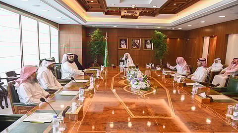 مصحف إلكتروني ومواقيت الصلاة وخدمات توعوية.. وزير الشؤون الإسلامية يدشن تطبيق «رُشد»