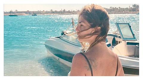 صور منة فضالي على البحر