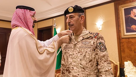 وزير الحرس الوطني يقلد الفريق الركن نايف بن ماجد بن سعود