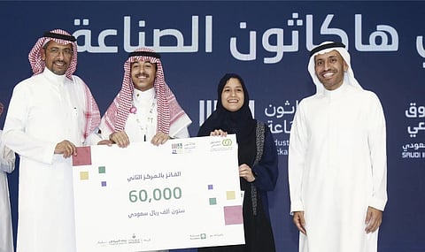 تكريم الفائزين بهاكاثون الصناعة