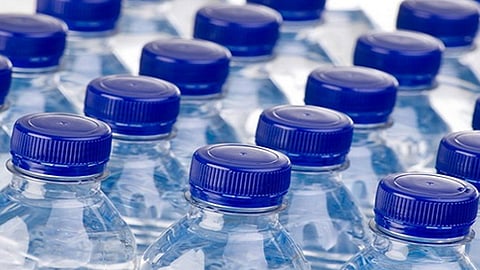 عبوات المياه البلاستيكية