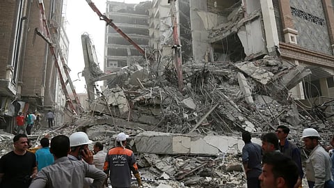 شابة إيرانية دفنت حية تحت أنقاض مشروعها