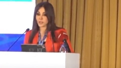 الفنانة إليسا خلال كلمتها بالمؤتمر