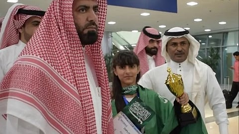 استقبال الطالبة اعتزاز النفيعي في المطار