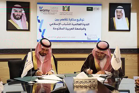 اتفاقية بين الجامعة العربية المفتوحة والندوة العالمية للشباب الإسلامي لتوفير 100 منحة دراسية