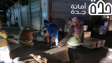 أمانة جدة تتعقب الباعة الجائلين وتصادر 11 طنًّا من الخضراوات