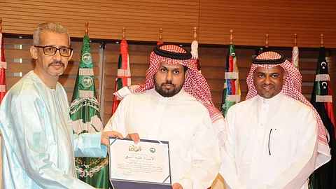 أمين الإلكسو: مكتبة الملك عبدالعزيز مكَّنتنا من الاستمتاع بروائع الخطاطين السعوديين