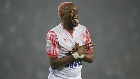 رسميًا.. الطائي يضم الكونغولي جوي مبينزا