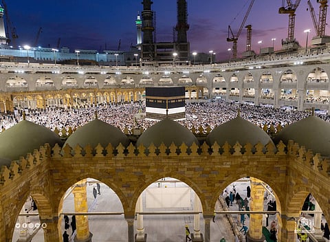 جموع المصلين يؤدون صلاة عيد الأضحى المبارك في المسجد الحرام