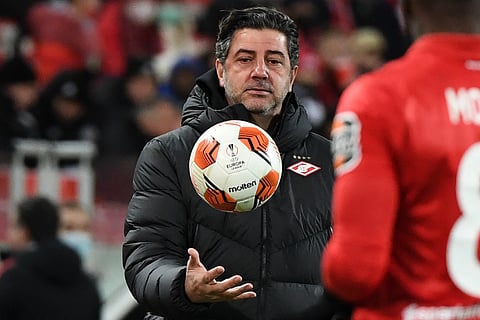 اتحاد الكرة المصري: روي فيتوريا يصل القاهرة الثلاثاء لقيادة المنتخب رسميًا