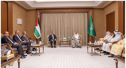 جانب من اجتماع وزير الطاقة