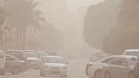 أمطار وسيول في عدة مناطق