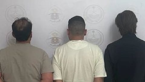 الإطاحة بـ3 أشخاص