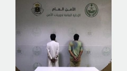 صدم دورية أمنية و4 مركبات.. الإطاحة بقائد مركبة ومرافقة لممارسة التفحيط بالرياض