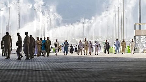 المتعجلون من حجاج برنامج ضيوف خادم الحرمين للحج يغادرون مشعر منى