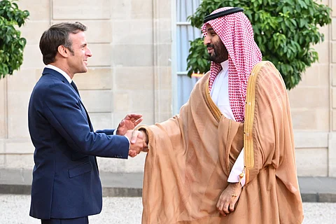 سمو ولي العهد والرئيس الفرنسي