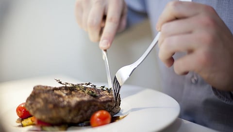 أسباب للإصابة بمرض اضطراب الأكل القهري