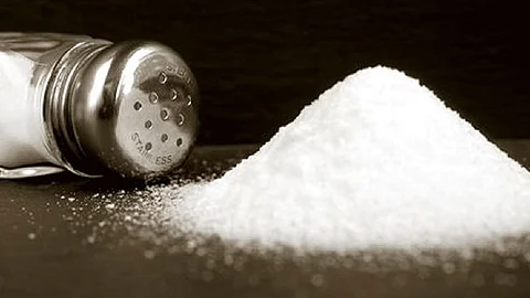 مخاطر استخدام الملح الأبيض