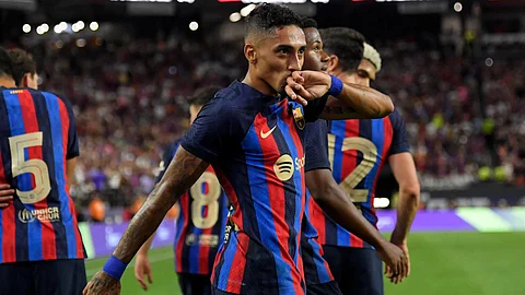 رافينيا لاعب برشلونة