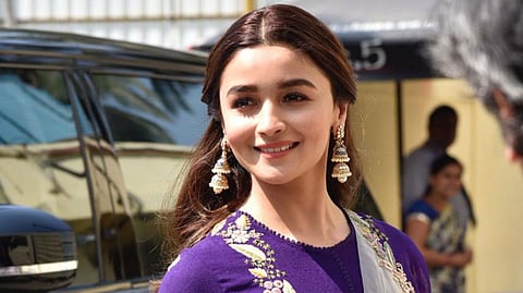 عليا بهات تستعرض حملها برفقة زوجها رانبير كابور