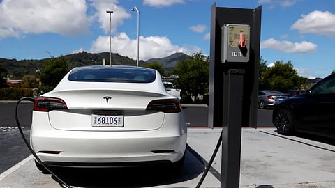 سيارة تسلا الكهربائية