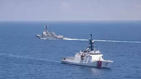 سفن تايوانية في مضيق تايوان