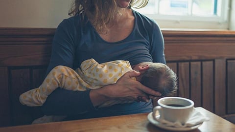 أضرار الكافيين على الرضاعة