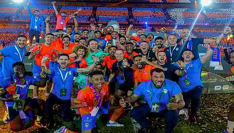 اتحاد الكرة يودع 135 مليون ريال عن الموسم الفائت