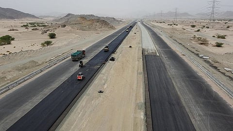 مواصلة أعمال تنفيذ الطريق