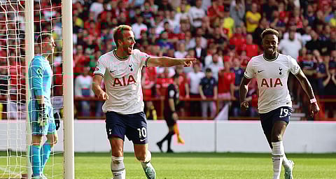 ثنائية كين تقود توتنهام للفوز على نوتنجهام فورست في الدوري الإنجليزي
