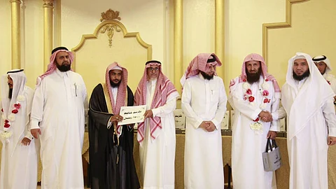 تكريم 13 حافظًا للقرآن الكريم