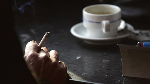 سر ارتباط القهوة بالتدخين