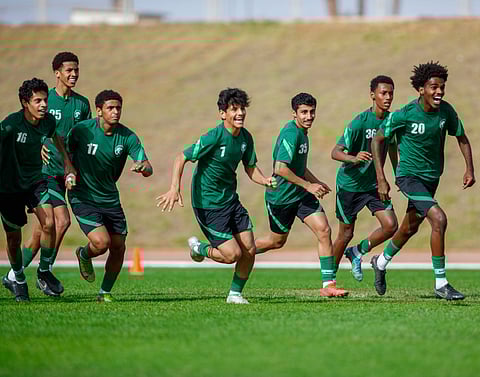 أخضر الناشئين يواجه الجزائر في نصف نهائي كأس العرب اليوم