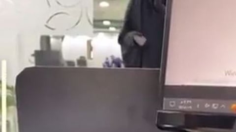 مريضة أثناء زيارتها لمنشأة صحية