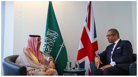 لقاء وزير الخارجية ونظيره البريطاني